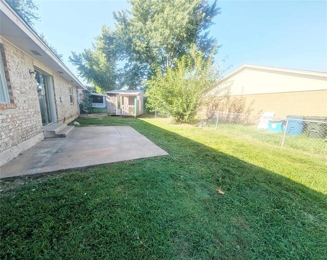 Building Photo - 407 Lotus Ave