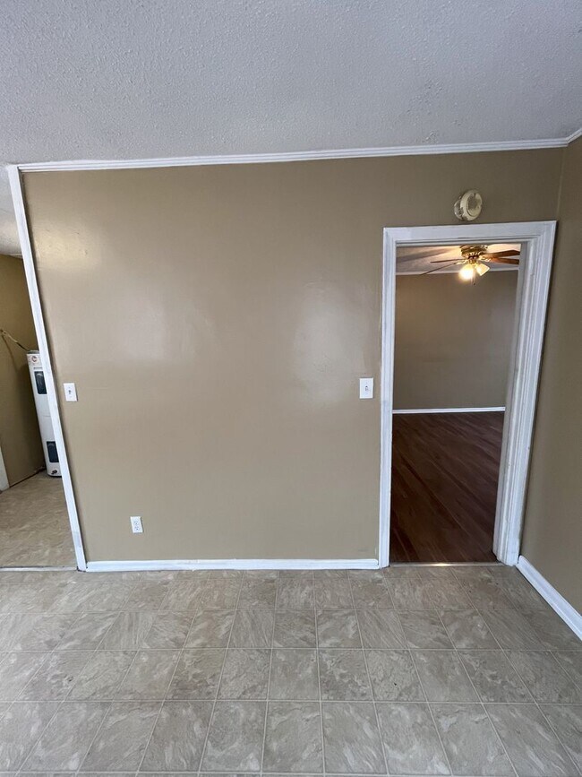 Building Photo - Relax on the Porch: Cozy 2-Bedroom Home in Talladega!!!