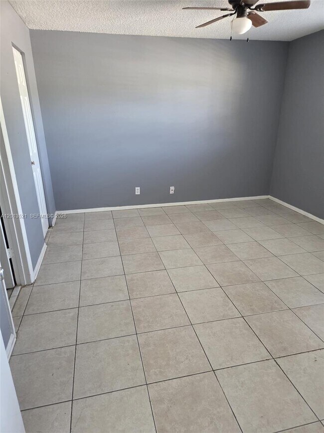 Building Photo - 8040 N Colony Cir