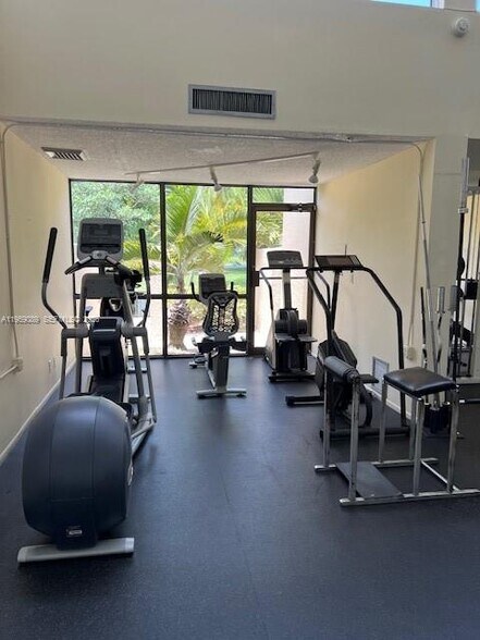 Building Photo - 2226 N Cypress Bend Dr