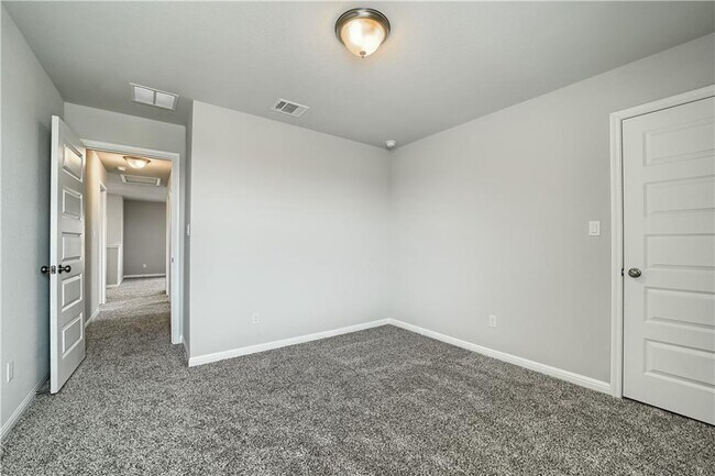 Building Photo - 2924 Sage Ranch Dr