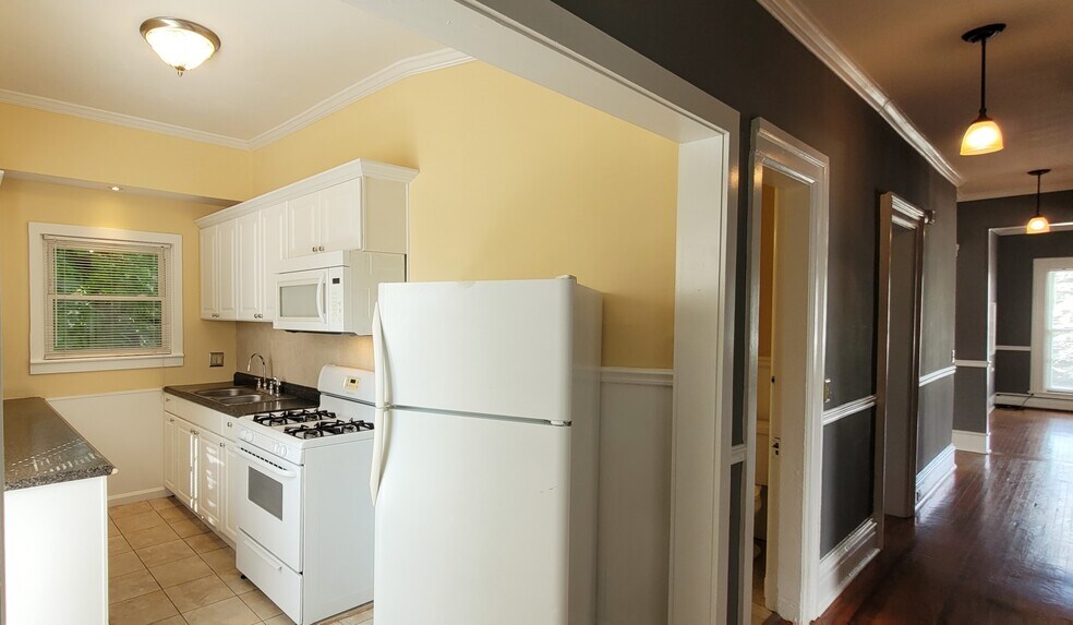 Kitchen - 463 W Church St