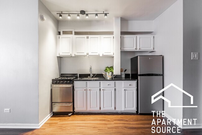 Building Photo - 1140 N La Salle Dr