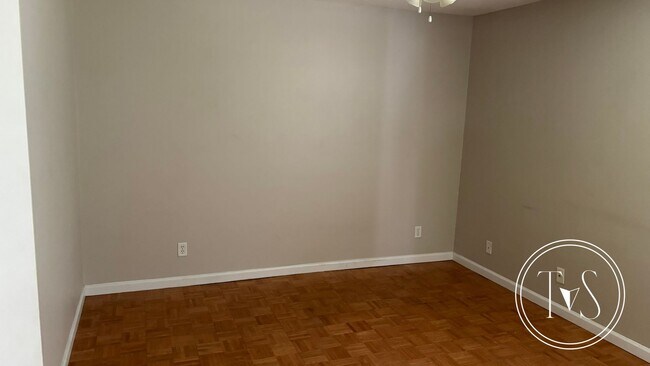 Building Photo - FALL MOVE-IN SPECIAL: 50% OFF 1st FULL MONTH'S RENT!**