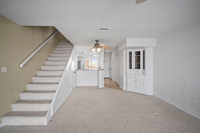 Building Photo - Stunning 2-bedroom, 2-bathroom condo with ...