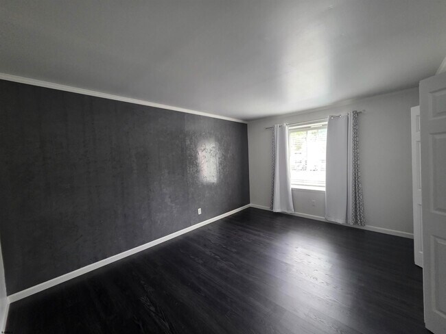 Building Photo - 2425 Arbor Ct