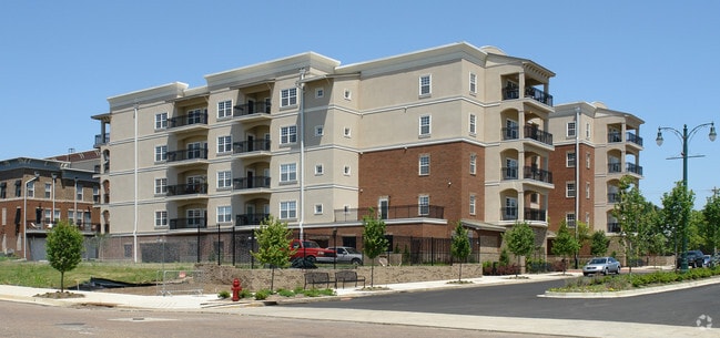Building Photo - State Place at South End