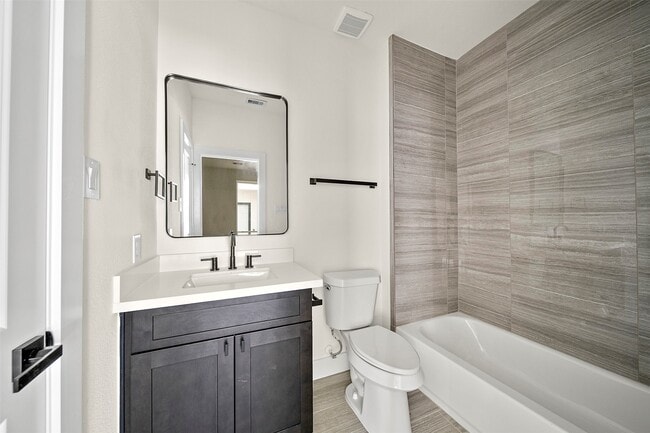 Building Photo - 2722 Nagle St