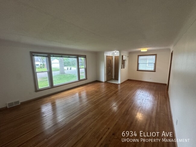 Building Photo - 6934 Elliot Ave