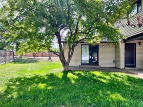 Building Photo - 867 Birch Ave