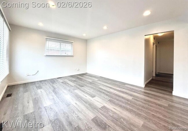 Building Photo - 13231 Albany St