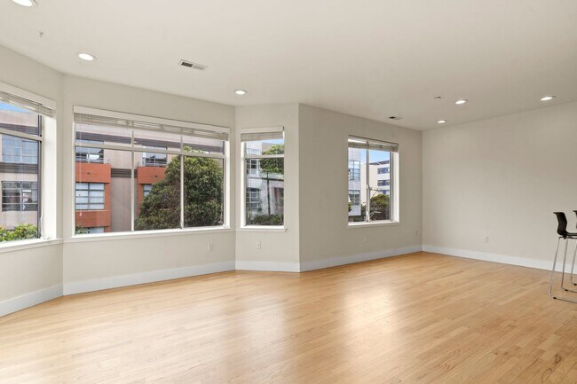 Building Photo - Lovely 2 Bed, 1.5 Bi-Level Hayes Valley Co...