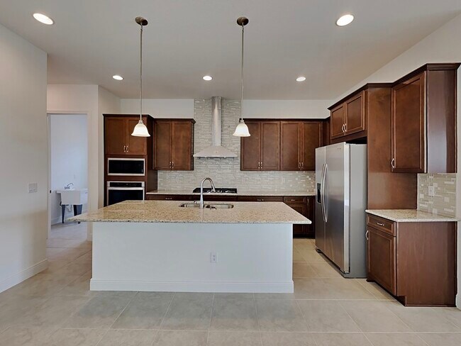 Building Photo - 15709 Vetta Dr