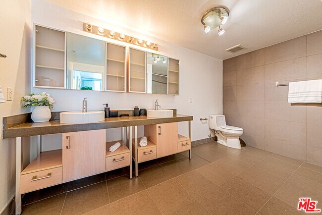 Building Photo - 1234 Wilshire Blvd