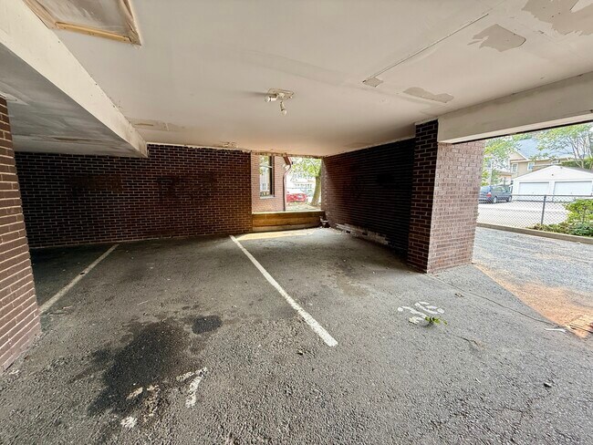 Building Photo - 183 Livingston Pl