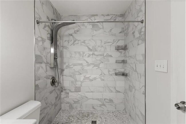 Building Photo - 613 Youngs Ln
