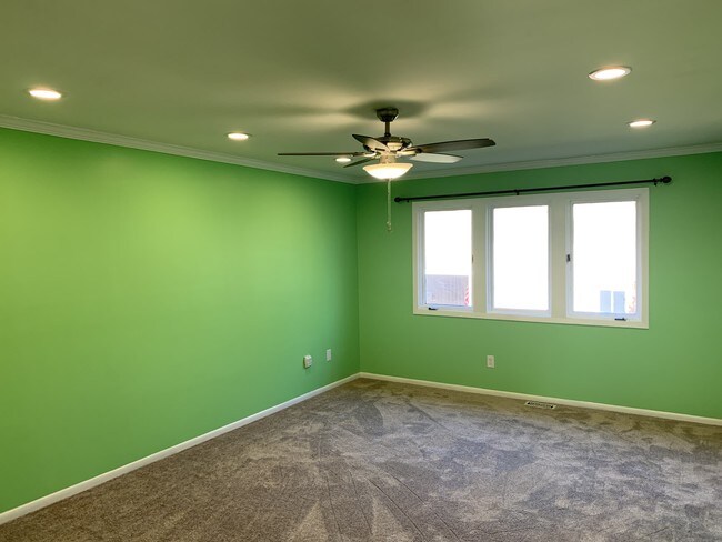 Building Photo - 64 Bond St