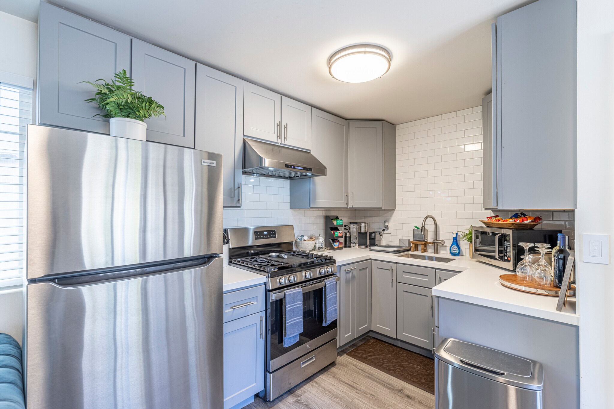 Building Photo - 8143 Hinds Ave