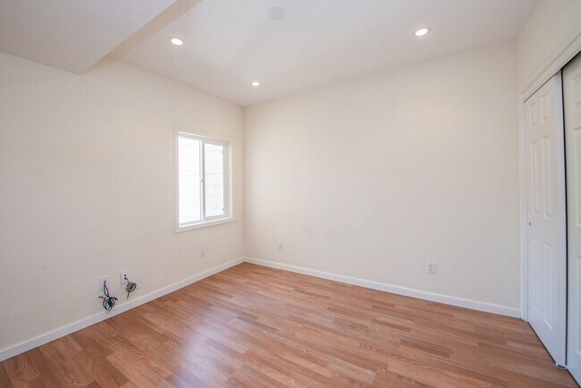 Building Photo - 435 27th Ave