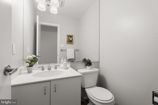 Building Photo - 5 Whitebridge Ct