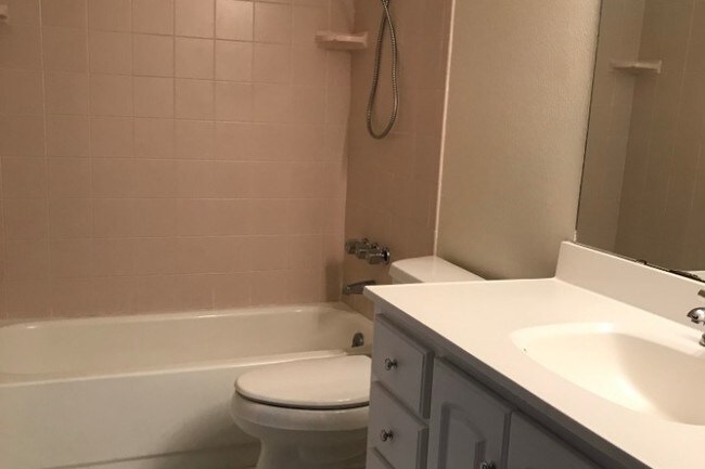 Building Photo - 1624 Kirkwood Dr