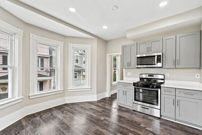 Building Photo - 223 13th St