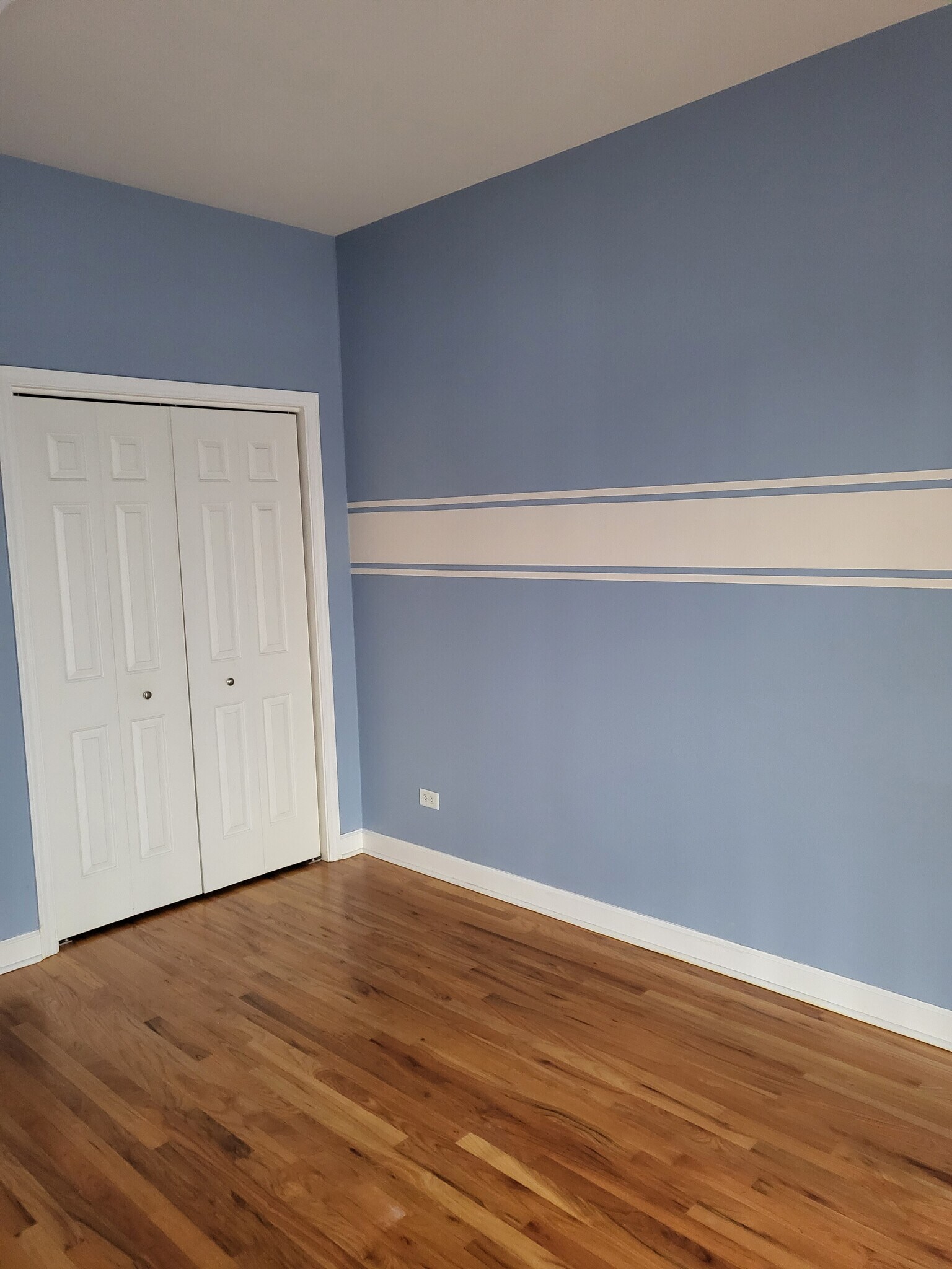 Second Bedroom with balcony - 813 S Western Ave