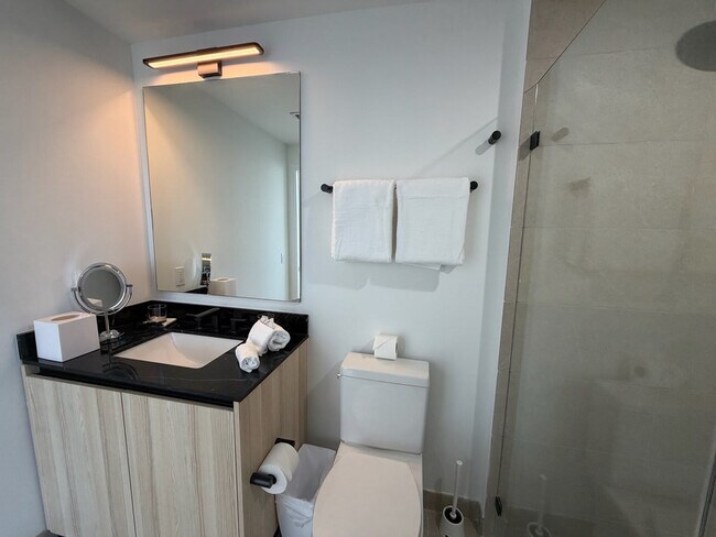 Building Photo - 225 N Miami Ave