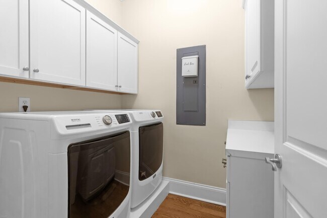 Building Photo - 612 Daggett St