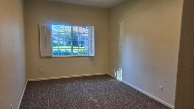 Building Photo - GORGEOUS CLOVIS UNIFIED 4 BEDROOM HOME!