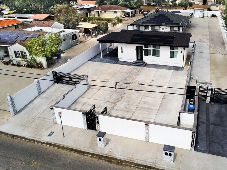 Building Photo - 13310 Glenoaks Blvd