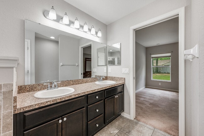 Building Photo - 304 Woods Landing Dr