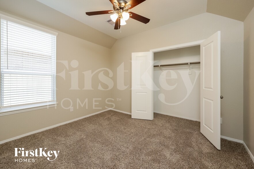 Building Photo - 29884 Dovetail Blf Ln