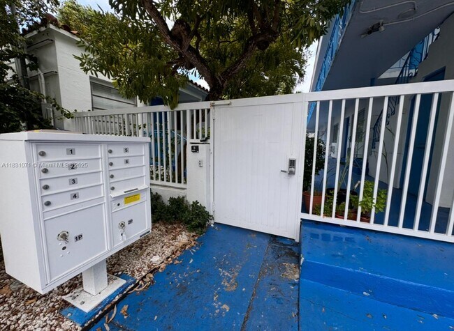 Building Photo - 7717 Byron Ave