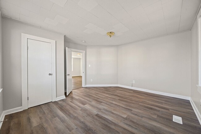 Building Photo - Freshly painted 3-bed, 2-bath home in the firestone are of Gastonia!