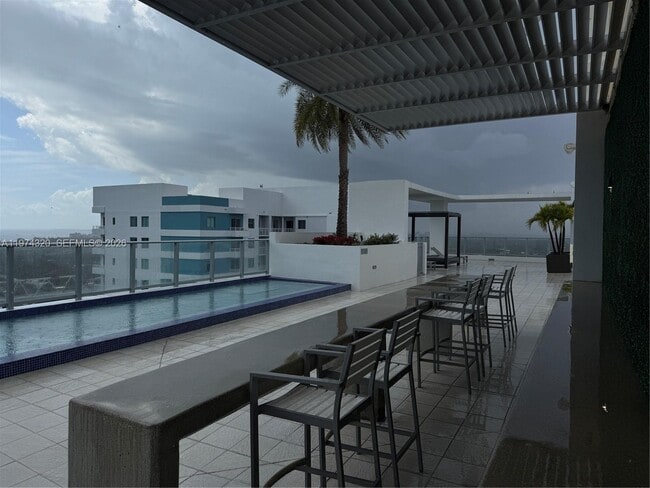 Building Photo - 1010 SW 2nd Ave