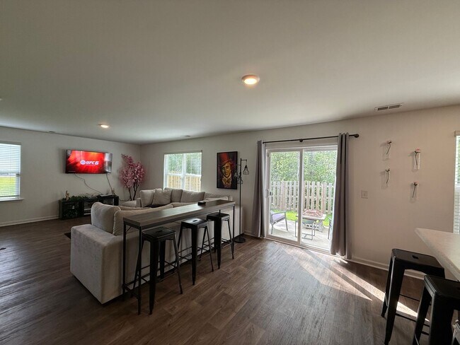 Building Photo - Fully Furnished - Move in Ready - Less than 12 month lease in SNEADS FERRY
