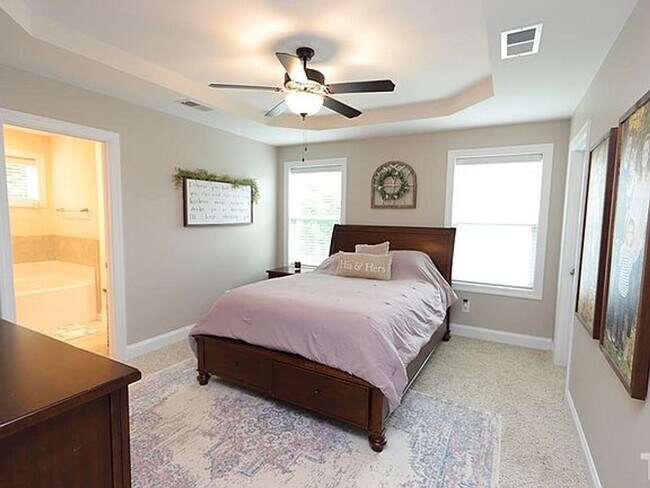 Building Photo - Great home in desirable neighborhood! Washer/Dryer Included!