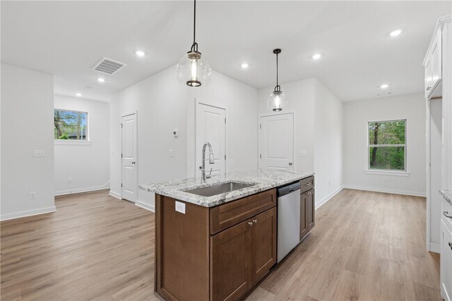 Building Photo - 276 Kinross Dr