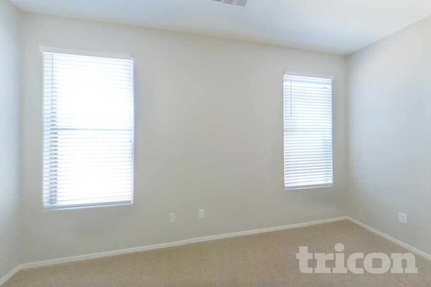 Building Photo - 36497 W Barcelona Ln