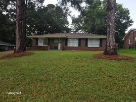 Building Photo - 3845 Bienville Rd