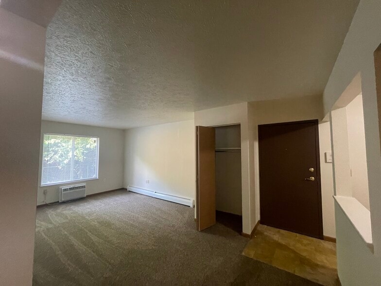 Building Photo - Golden Oak Village