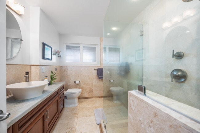Building Photo - 456 Portlock Rd