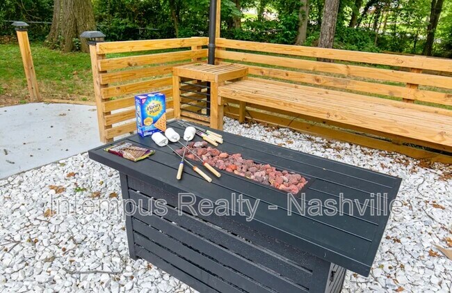 Building Photo - 840 Lemont Dr