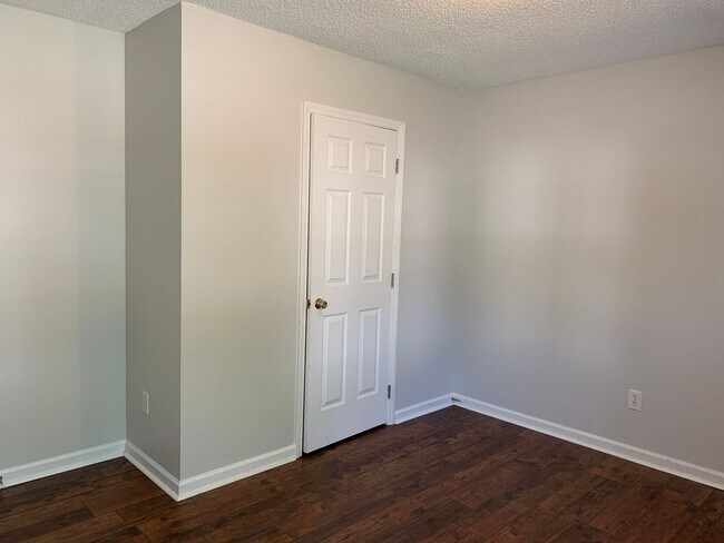 Building Photo - Clayton Ranch, 3 Bedrooms, Large Yard, App...