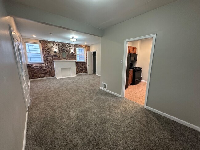 Building Photo - 6044 Mayflower Ave