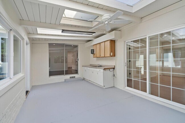 Building Photo - 1486 Richards Ave