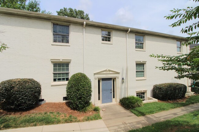Primary Photo - 2 Bedroom Condo on Park Road!