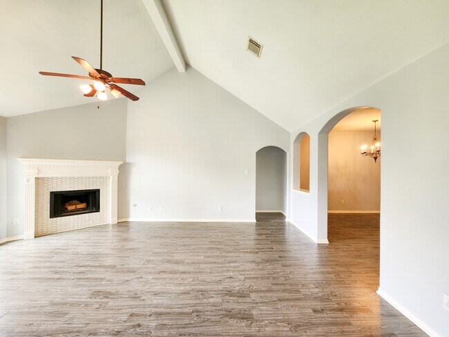 Building Photo - 11902 White Water Bay Dr