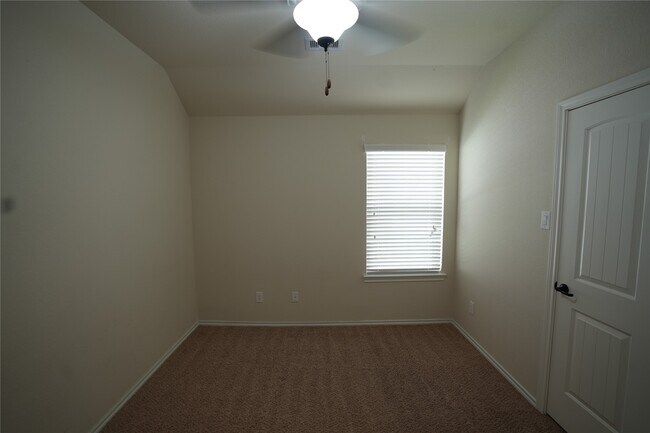 Building Photo - 1710 Thornhampton Ct